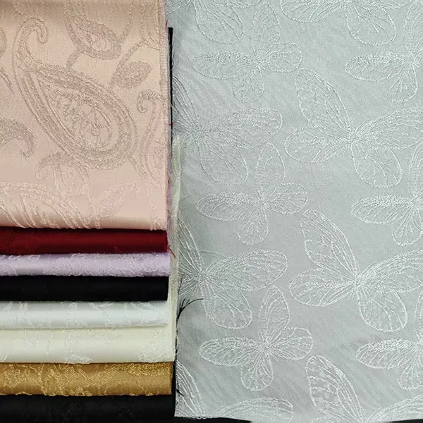 96% poliészter 4% spandex puha, kényelmes ruházati anyagból készült szövetek ruházathoz szatén jacquard szövet